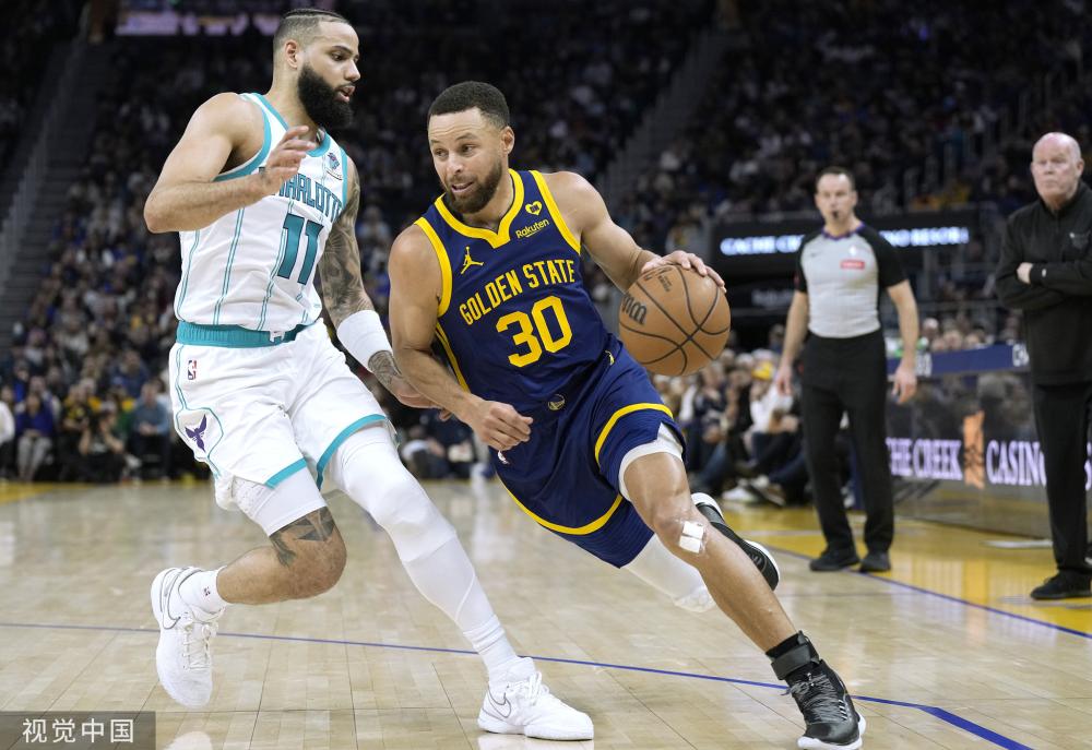 球员因庆祝 球员因庆祝